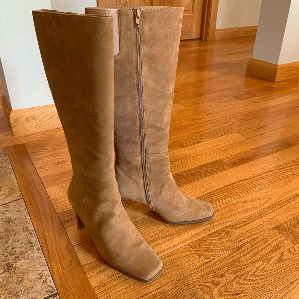 NWT Tan Suede Knee High Heeled Boots W7.5
